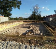 Installation des longrines pour couler la semelle du vide sanitaire