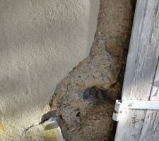 Existant : facade ouest bien fissur&eacute;e aussi