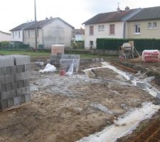 Début de l'implantation de la maison sur les fondations