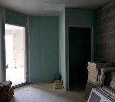 Garage avec le placard pour le ballon d'eau chaude