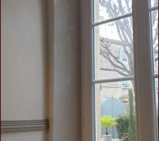 Attente de la finition pourtour de fenêtre cuisine.