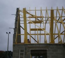 On peut apercevoir l'ouverture pour le velux en 114X118