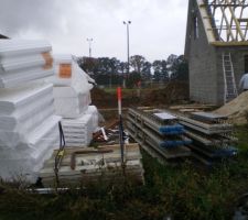 Le constructeur du voisin s'est permis de poser ses poutrelles sur mon terrain...mais comment on va faire avec le bob ?
