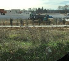 Aujourd?hui c?est le début de l?aventure!!!!
Le terrassement commence....