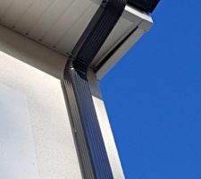 L?habillage du débord de toit est mal positionné
