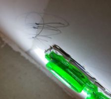Prise qui ressort du mur