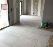 Pose carrelage pièce de vie 90x90