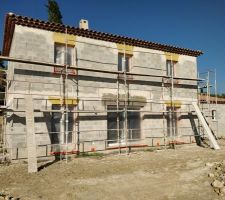 Façade en cours.