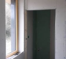 Entrée (vue depuis la porte)