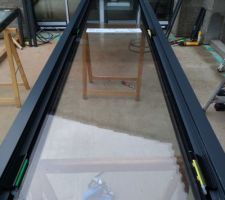 Pose des 7 ch&acirc;ssis de mes murs capteurs, j'ai du en d&eacute;parcos&eacute; 4 sur 7 pour les fix&eacute; entre eux et avec la ma&ccedil;onnerie.