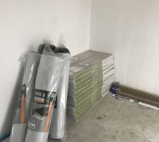 Le parquet est arrivé 
Maintenant y a plus qu à poser