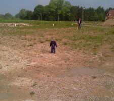 Notre fille visite le terrain