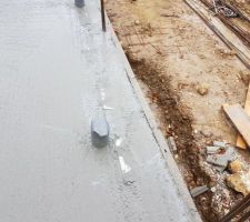 Rupteurs de pont thermique dans la dalle isolée