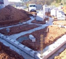 Pose de parpaings pour le vide sanitaire de 60