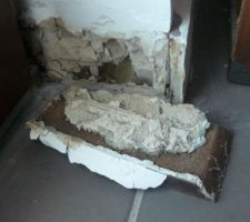 Les plinthes de chaque coté des baies internomr contiinuent à pourrir et ça gagne de la surface ...