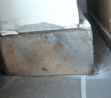 Les plinthes de chaque coté des baies internomr contiinuent à pourrir et ça gagne de la surface ...