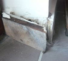 Les plinthes adjacentes aux baies vitrées internorm posées par l'entreprise GLV continuent à prendre l'humidité et à pourrir, et il est pour le moment impossible de faire changer les fenetres : GLV ne veut rien entendre ...
