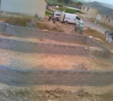 C'est un montage panoramique, les mur ne sont pas droit c'est seulement un effet d'optique.