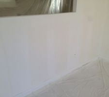 Les bandes ressortent sur les placos mouillés