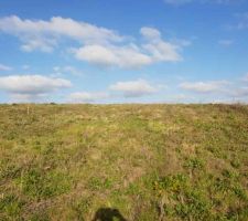 Ca y est le terrain est trouv&eacute; d&eacute;p&ocirc;t du panneau d'affichage en juillet 2018. ON mise sur un terrain en pente!!!! On est fou !!!!!!!!!!mais apres tout la vue est incroyable alors on fonce