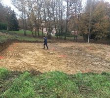 Réalisation du terrassement pour les fondations.