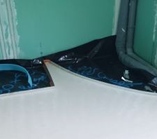 Réservation pour la douche 90X90 et la baignoire d'angle.