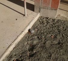 Un tuyau qui dépasse sur ma future terrasse :(