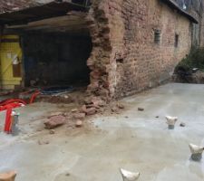 Murs de l'étable qui s'effritent