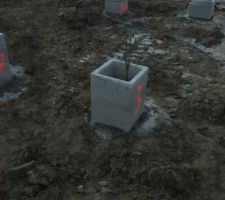 Pose des "têtes" sur les fondations