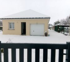 Maison sous la neige