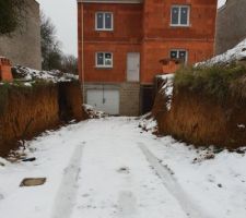 Notre maison chantier sous la neige