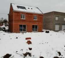 Notre maison chantier sous la neige