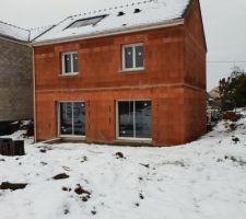 Notre maison chantier sous la neige