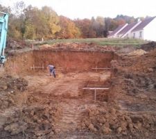 Finition des tranchées pour fondations.