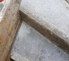 24/11/2018 : Avec les fortes pluies de la nuit l'escalier a été légèrement raviné