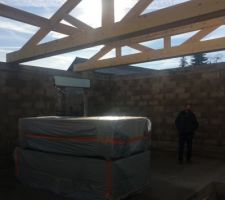 21/12/2018 : Premières structures de la charpentes sont montées