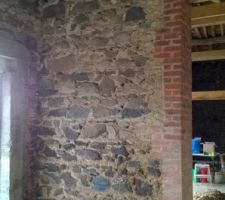 Ce mur sera en pierres apparentes, il permet la séparation cuisine / salle à manger