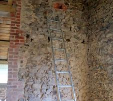 Ce mur sera en pierres apparentes, il permet la séparation cuisine / salle à manger