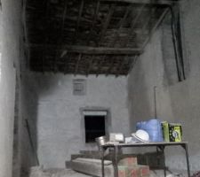 Murs rebouchés côté chambre et grenier.