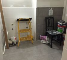 SDB de l'étage en cours de réalisation par nos soins ! A venir, mise en place des toilettes et du meuble vasque réalisé sur mesure