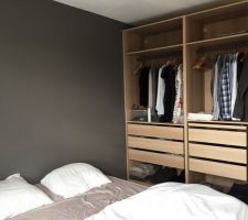 Première chambre finie peinture + dressing !