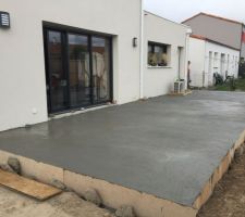 Réalisation de la terrasse béton de 45m2 qui accueillera une terrasse bois un jour !