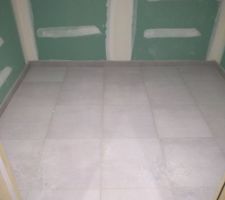 Carrelage gris pour la salle de bain