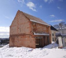 Charpente sous la neige