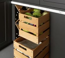 Complètement fan de l idée casier à légumes  intégré  chez emmy 62 cuisines references