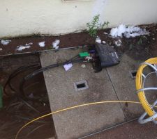 Chambre de tirage de la fibre optique dans la rue