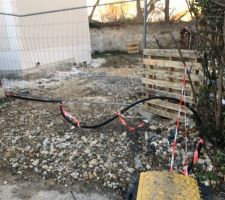 Câbles d?enedis alimentant nos voisins mais qui passent chez nous?