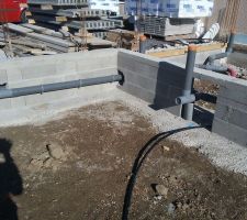 Tuyaux installés en attendant la dalle