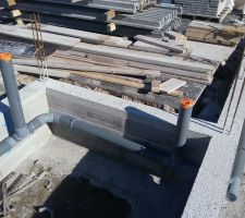 Tuyaux installés en attendant la dalle