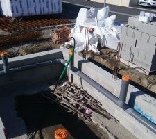 Tuyaux installés en attendant la dalle